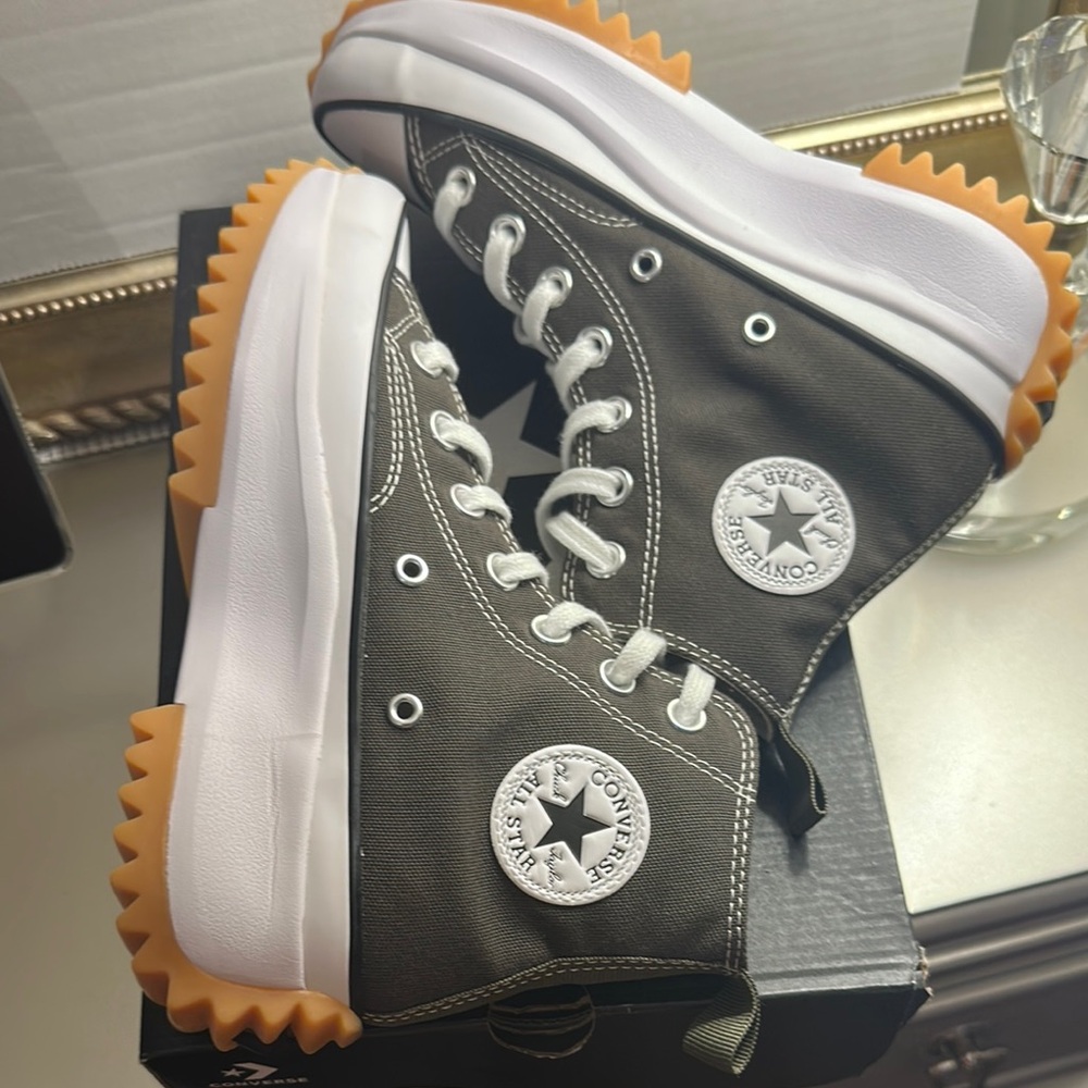 Converse High-Tops in Olive and White with gum Sole - Picture 9 of 9
